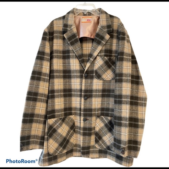 ⚠️CLOSET CLOSING⚠️ Vintage Levi’s “Big E” Plaid Wool Coat - Picture 2 of 4
